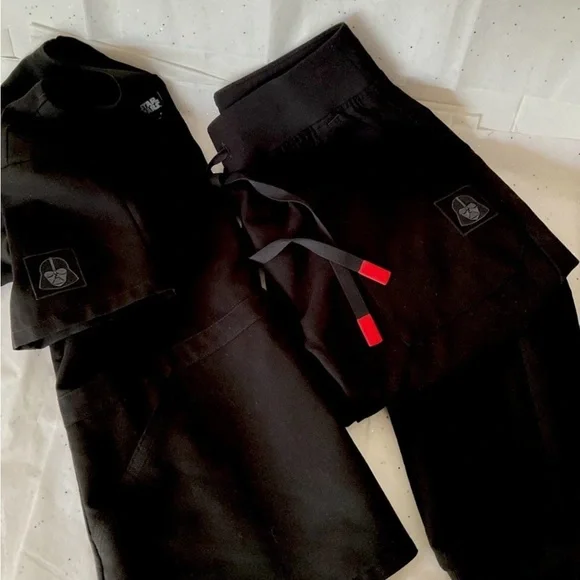 Figs STAR WARS DARTH VADER limited Edition scrub set - Picture 2 of 12